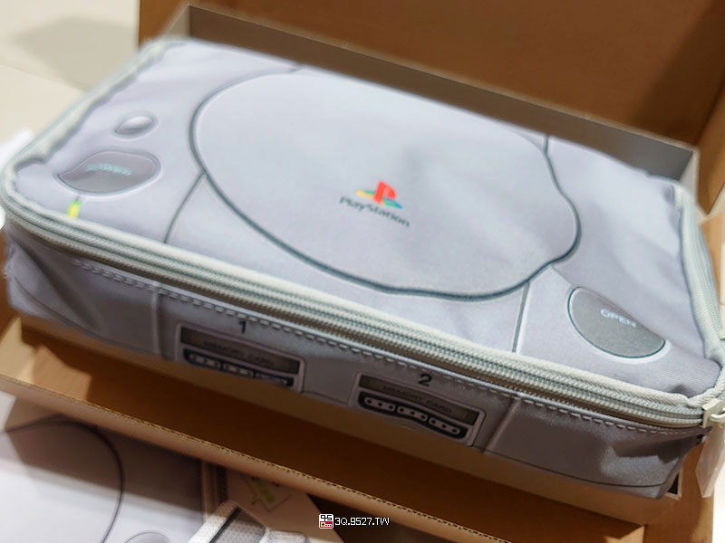 日本寶島社初代PlayStation原尺寸收納包開箱